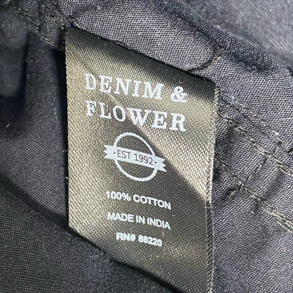 Men’s Denim & Flower Black Christmas Santa Hat Chihuahua Dog Button Up Shirt - Picture 5 of 6